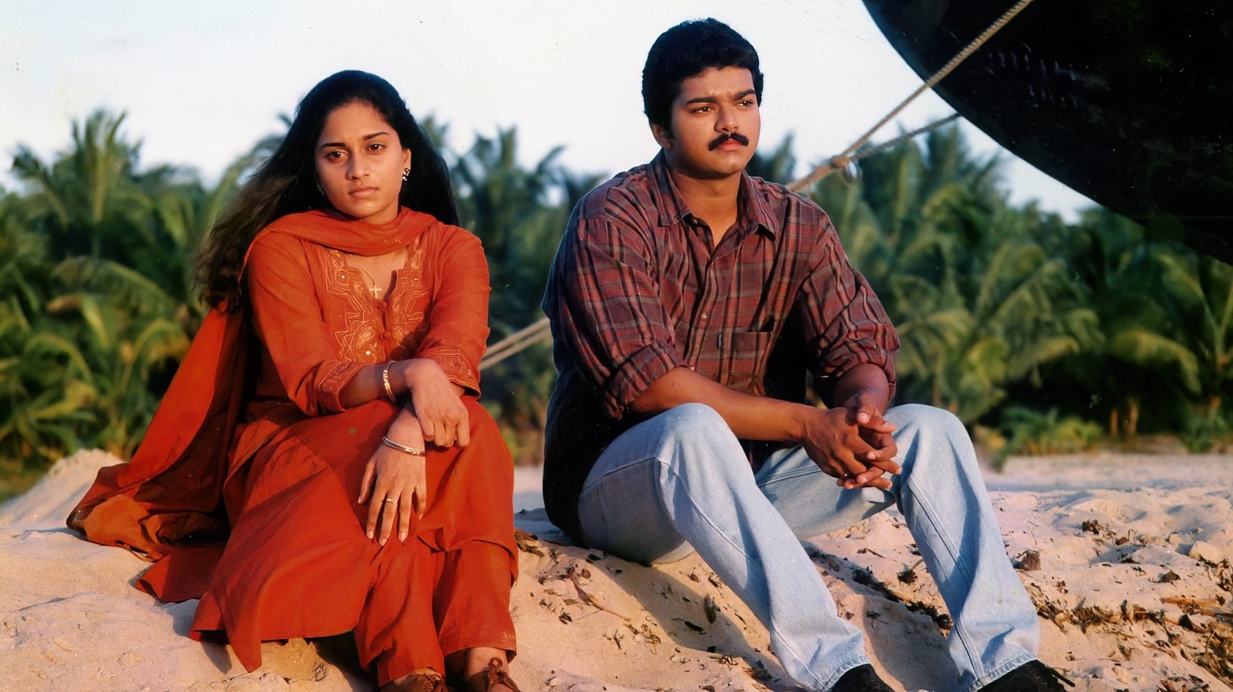 Kadhalukku Mariyaadai Background