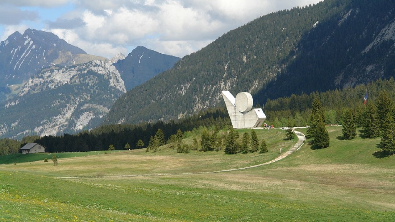 Le maquis des Glières : Vivre libre ou mourir Background
