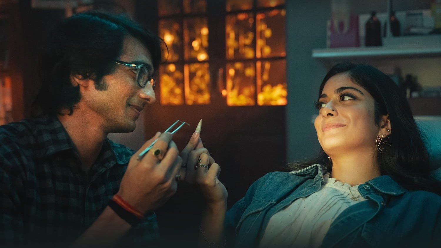 Tooth Pari: When Love Bites Background