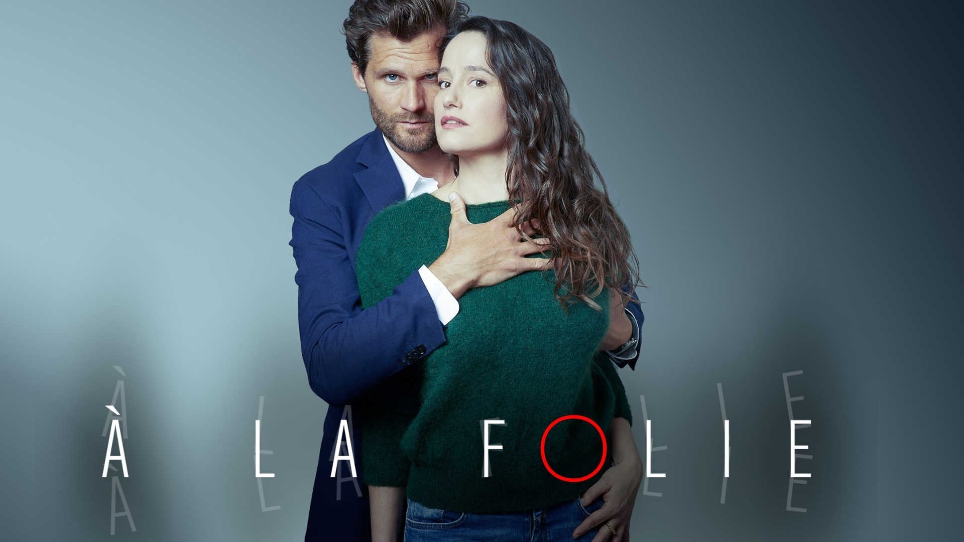 À la folie Background