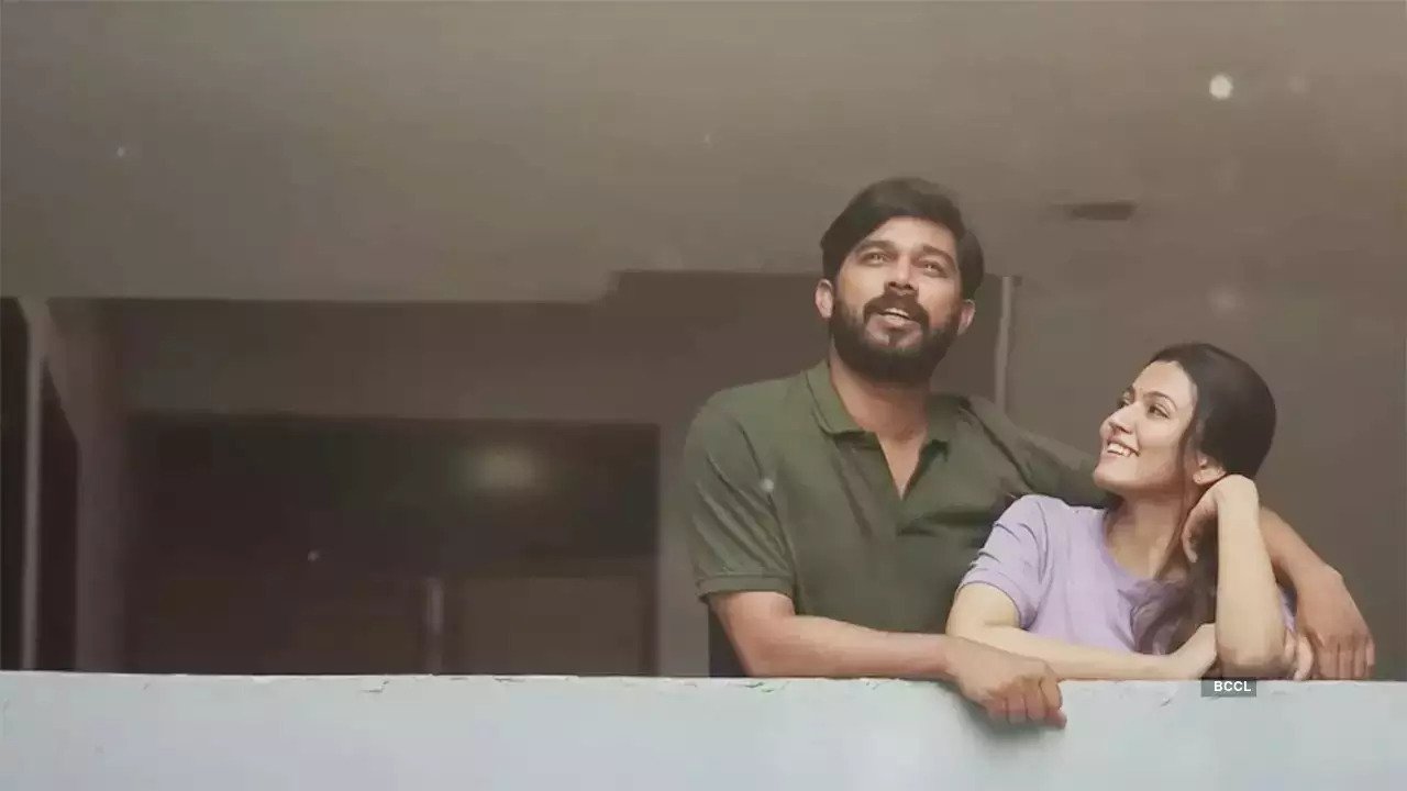 Priyan Ottathilaanu Background