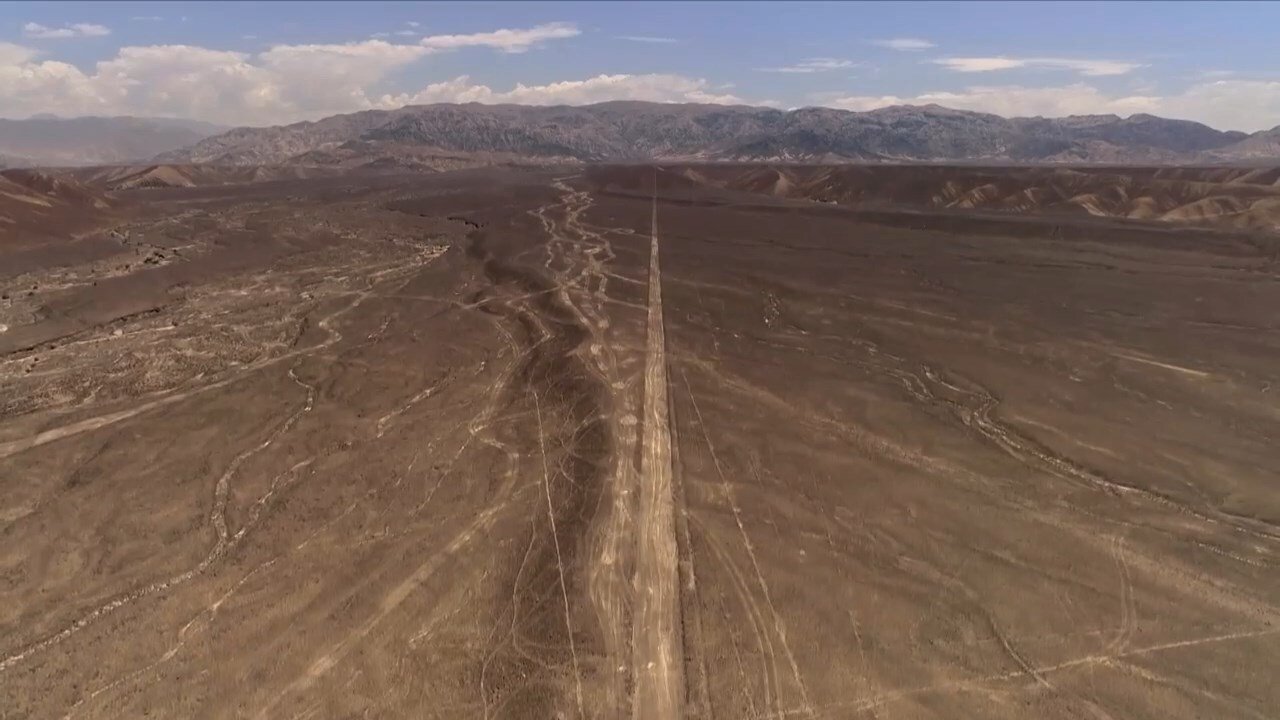 Nazcas, les lignes qui parlaient au ciel Background