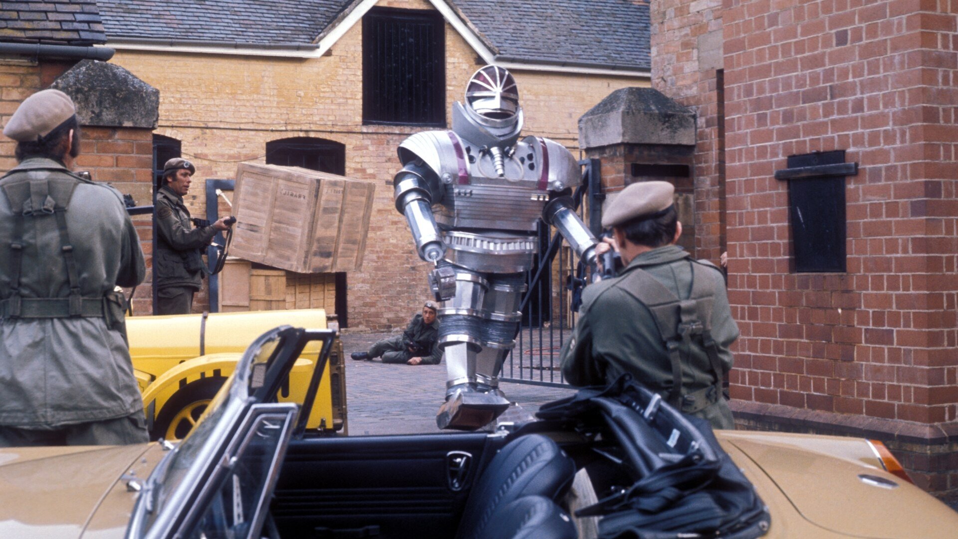 Doctor Who: Robot Background