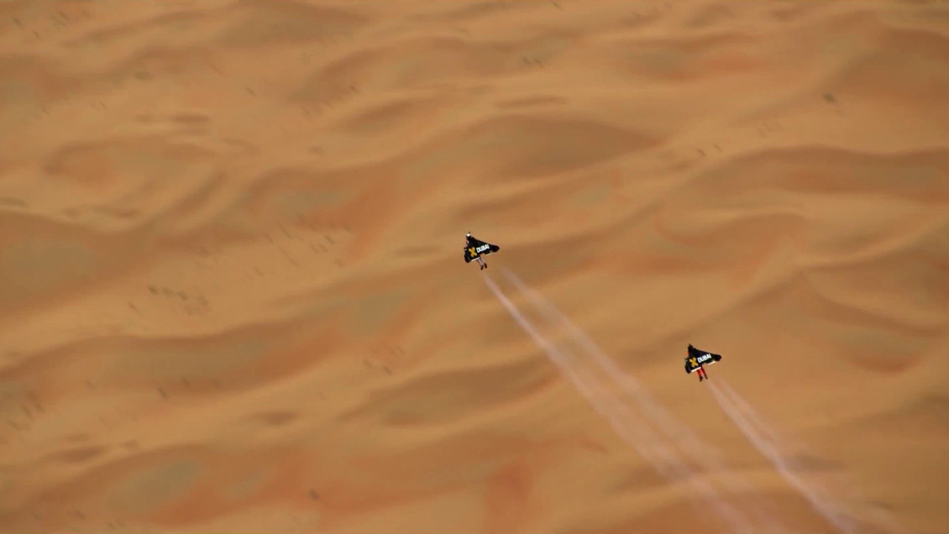 Jetman Dubai : Young Feathers Background