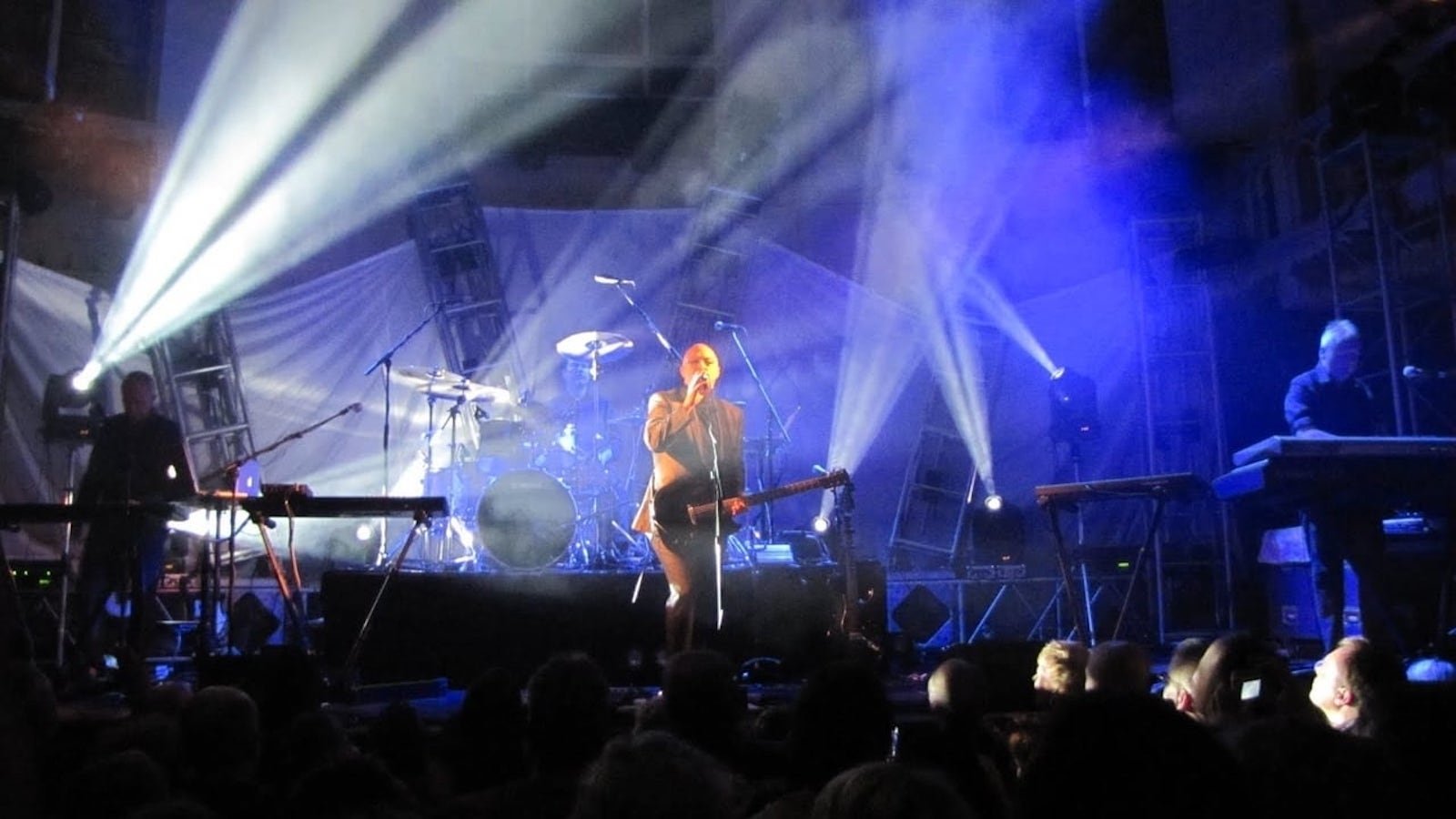 Ultravox: Return to Eden - Live at The Roundhouse Background