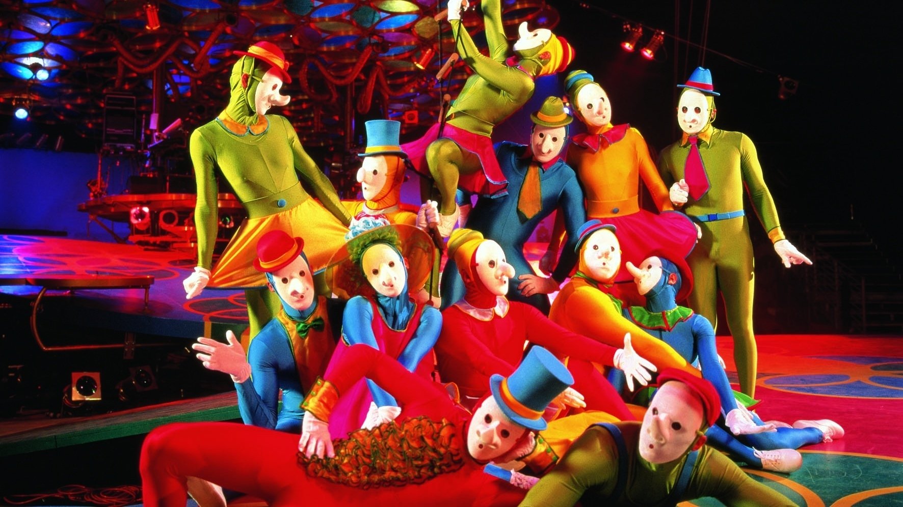 Cirque du Soleil : Saltimbanco Background