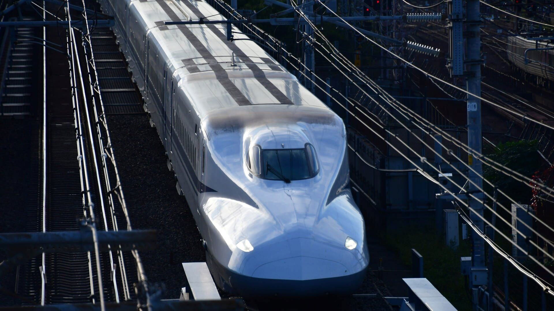Hakata Station in Japan - Highspeed, Luxus, Hoeflichkeit Background