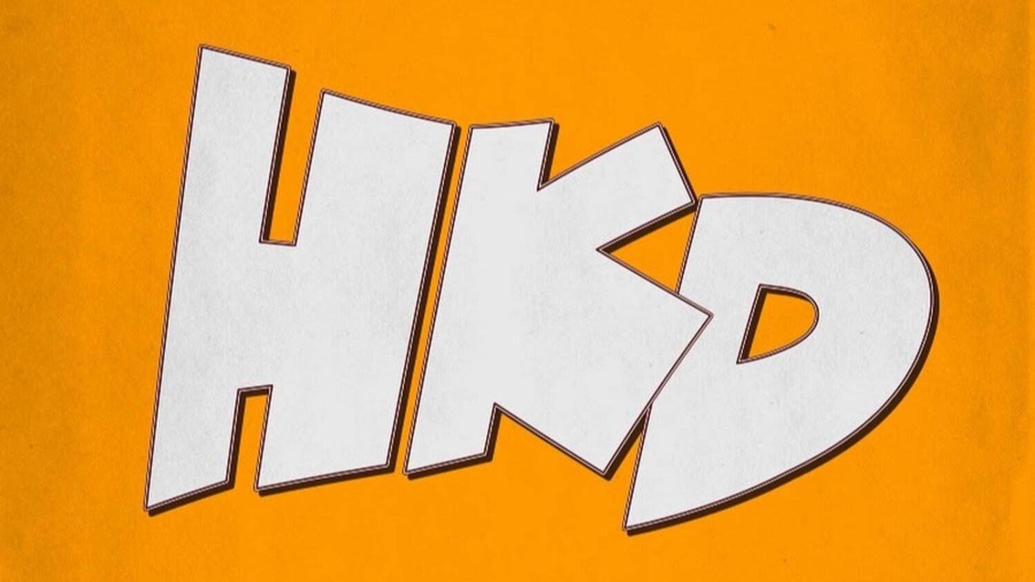Hiç Komik Değil Background