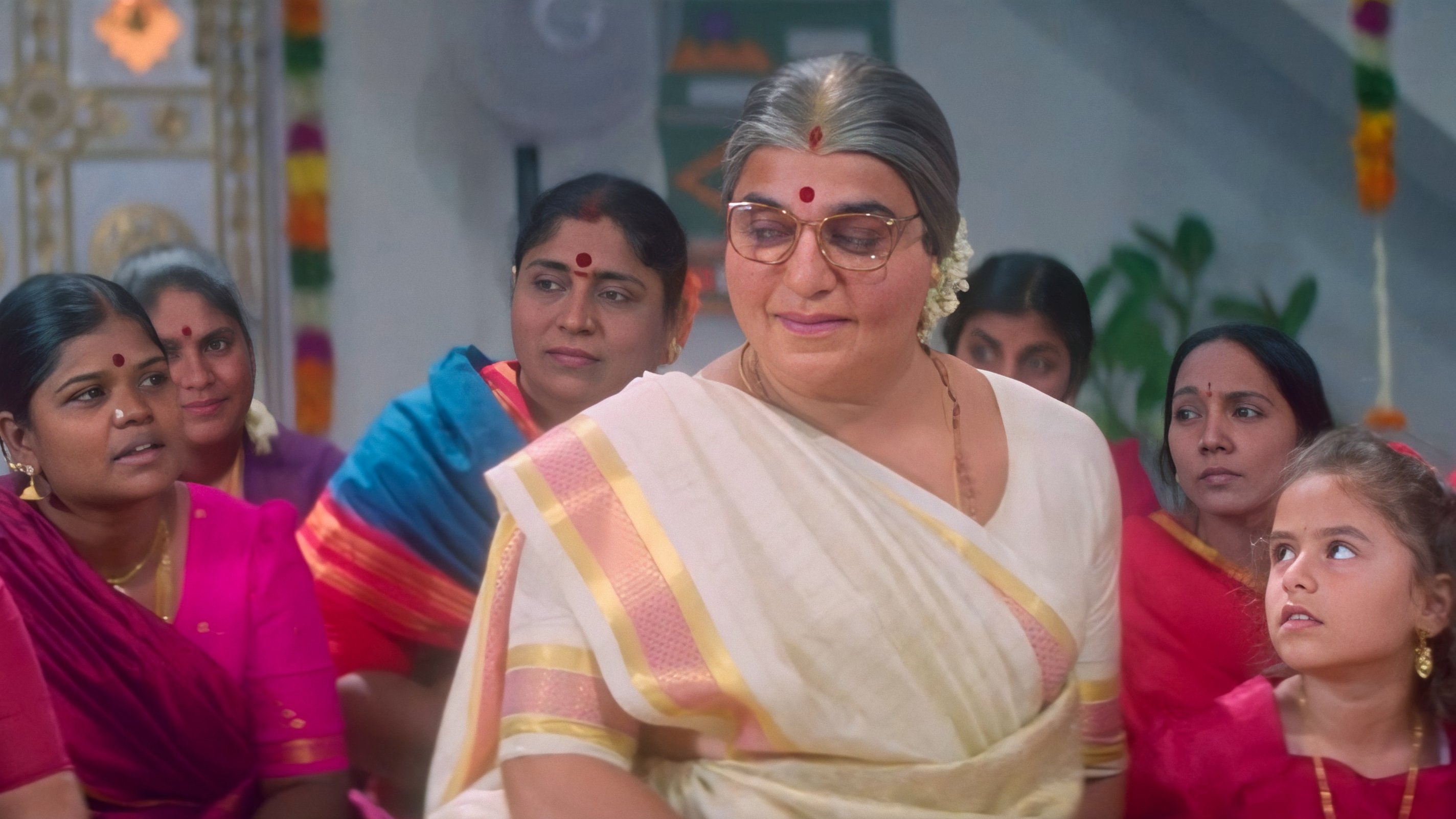 Avvai Shanmugi Background