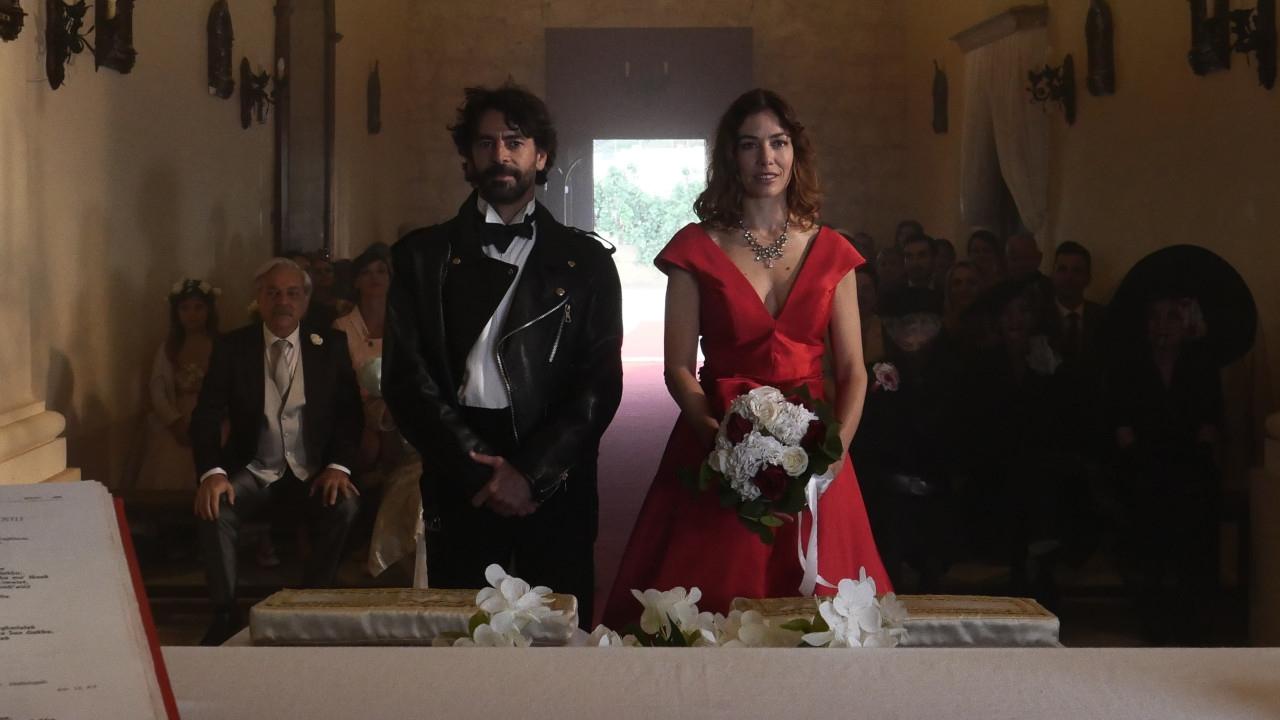 Sposa in rosso Background
