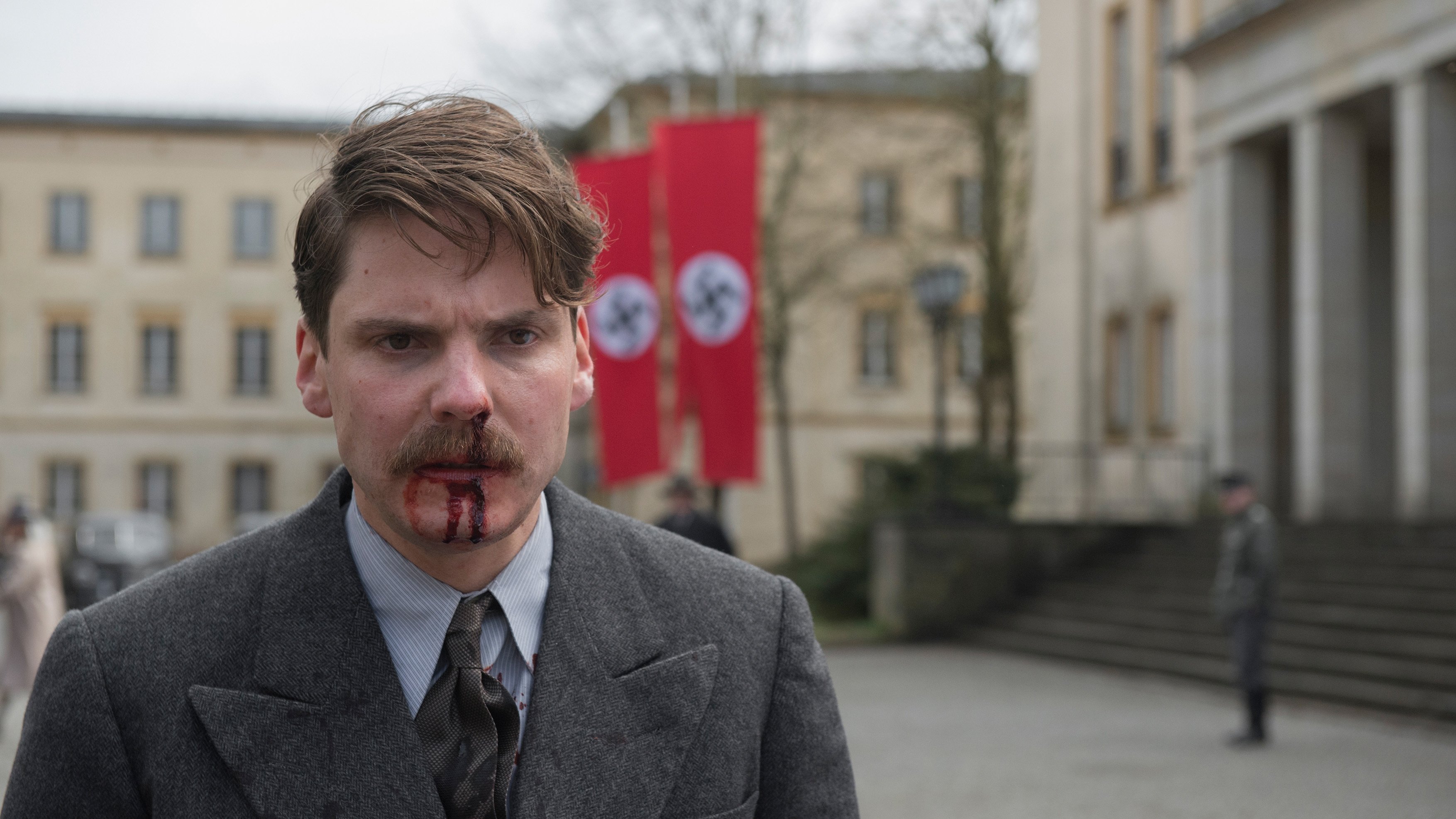 Alone in Berlin Background