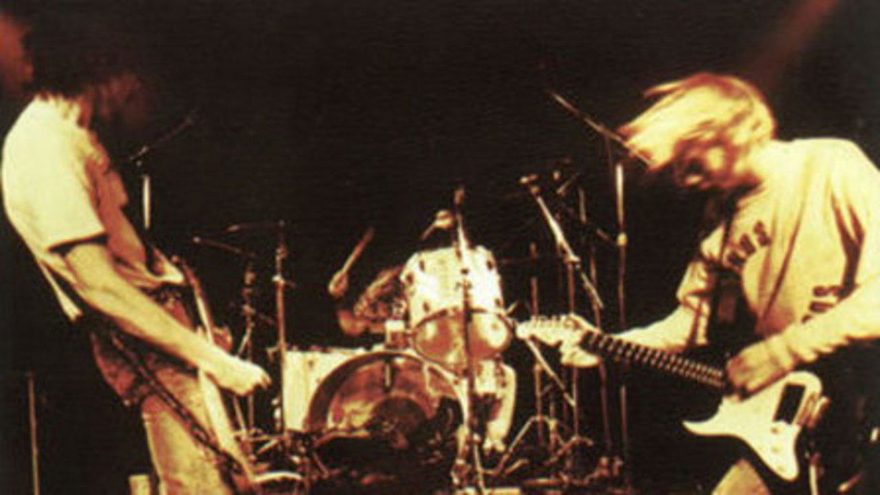 Nirvana: Live! Tonight! Sold Out!! Background