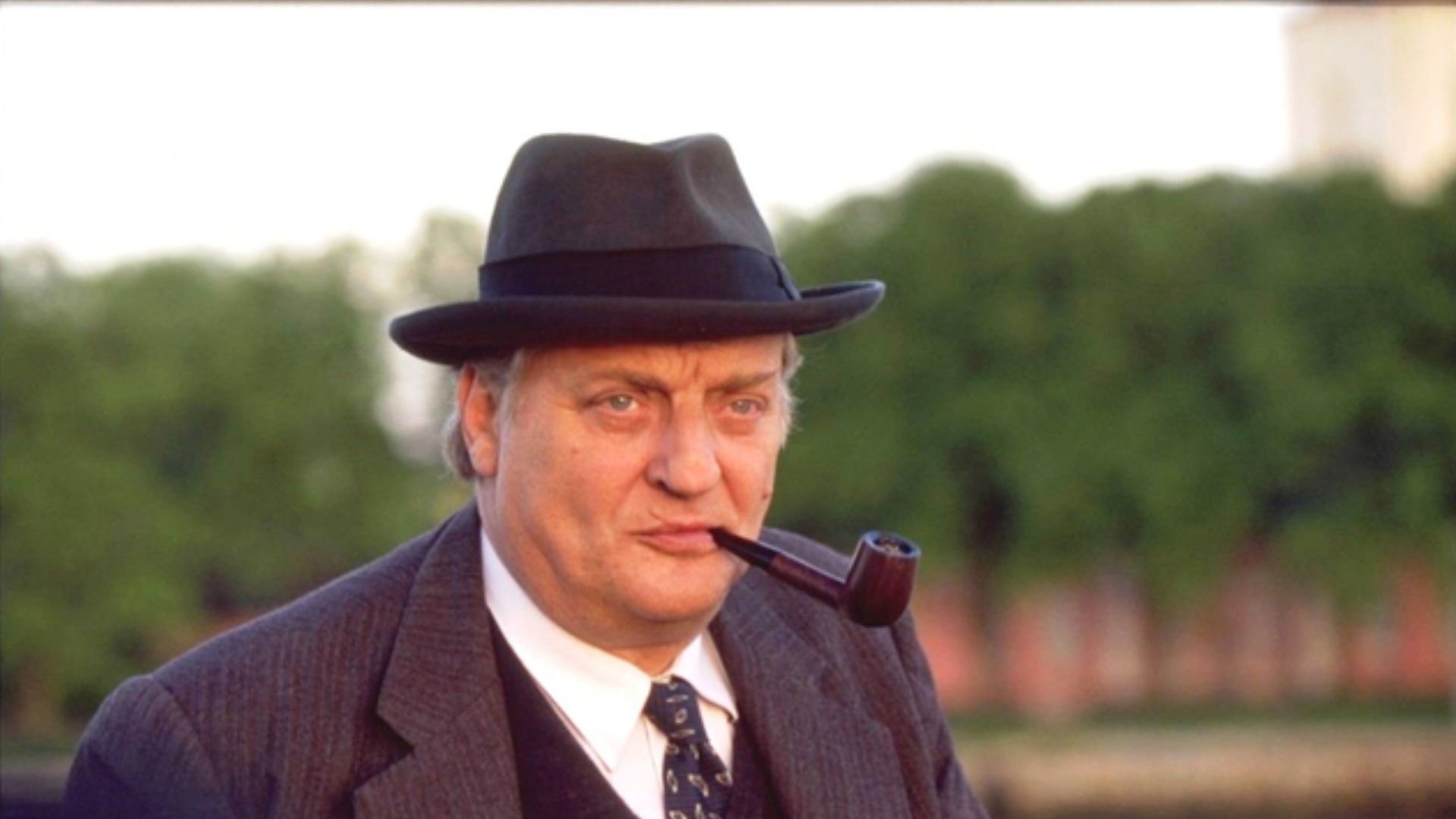 Maigret Background