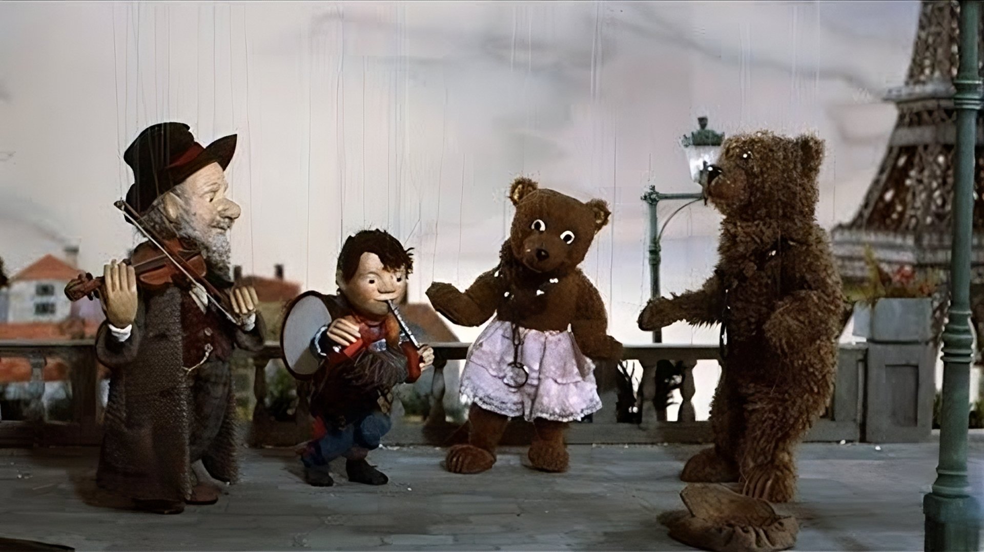 Augsburger Puppenkiste - Das Tanzbärenmärchen Background