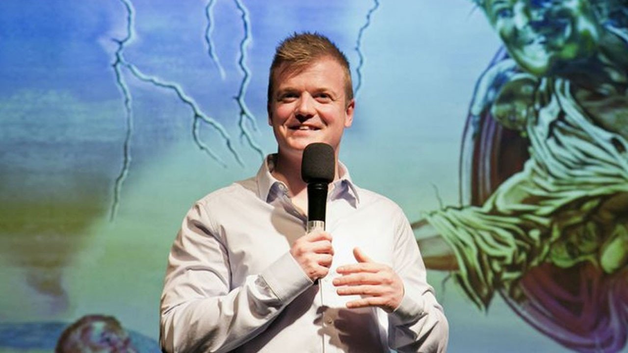 Tobias Dybvad: Sjov mand - Klam personlighed Background