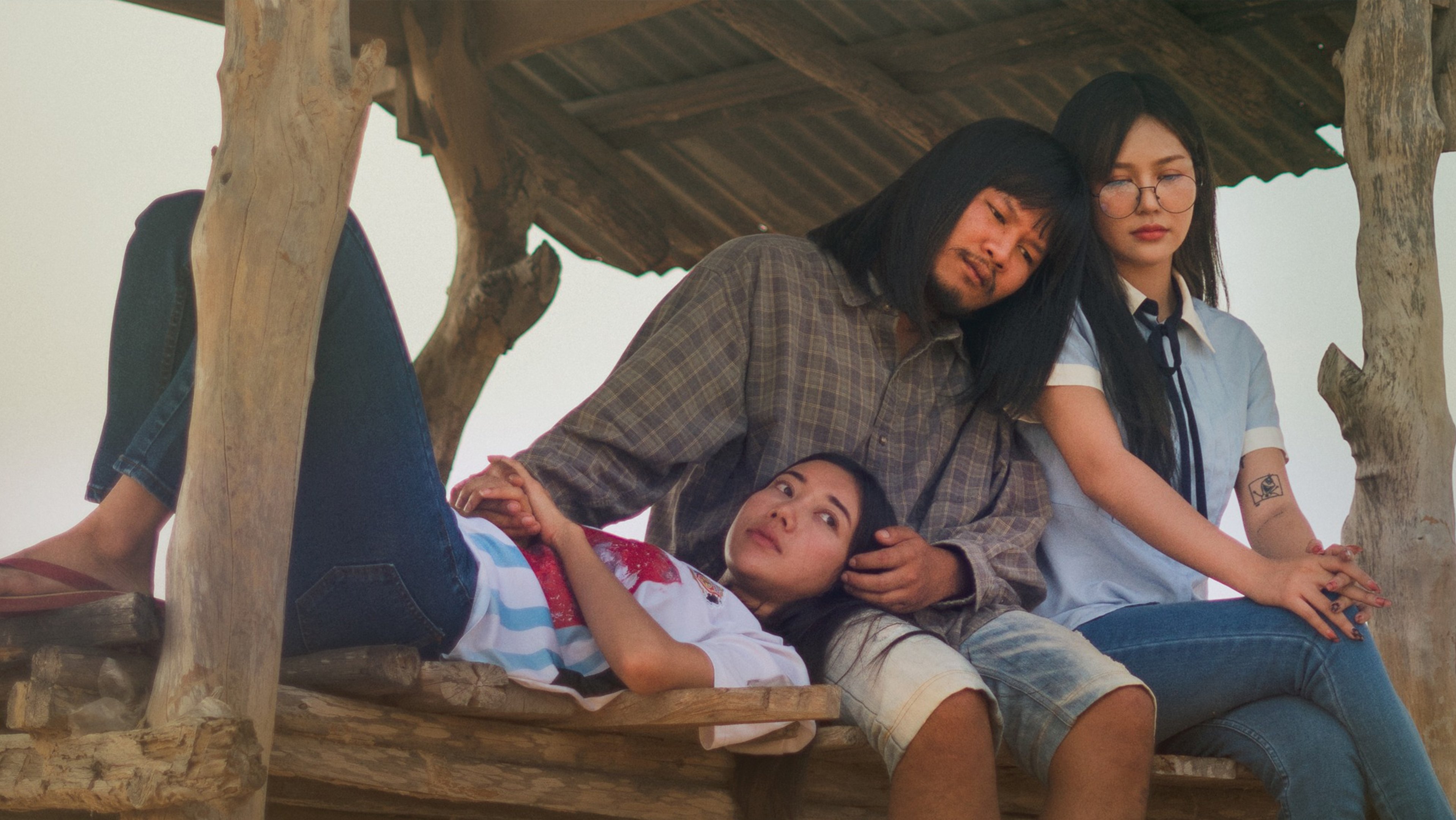 Thi Baan The Series: Moh Pla Wan Background
