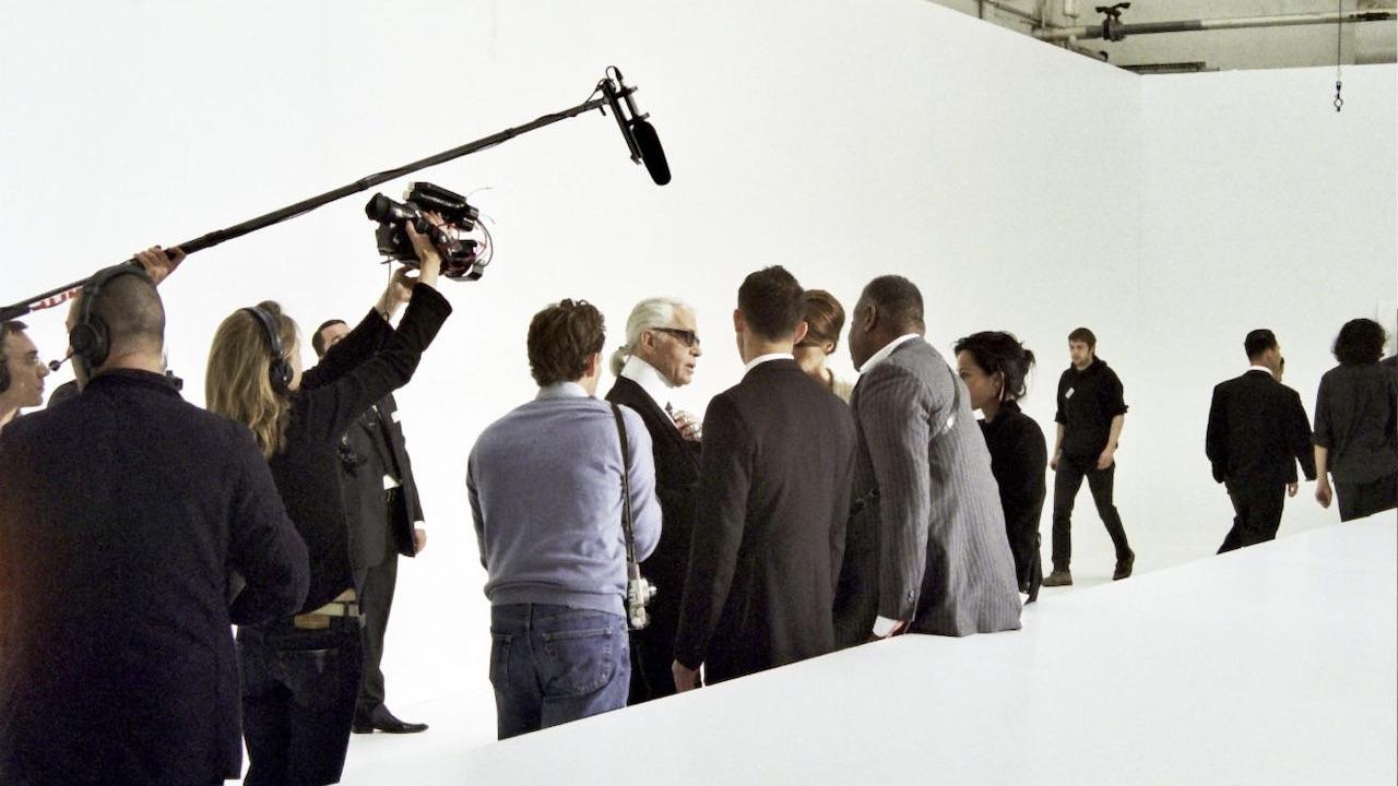 Signé Chanel Background