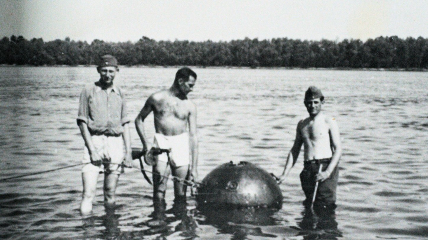 Memories from the Eastern Front Background