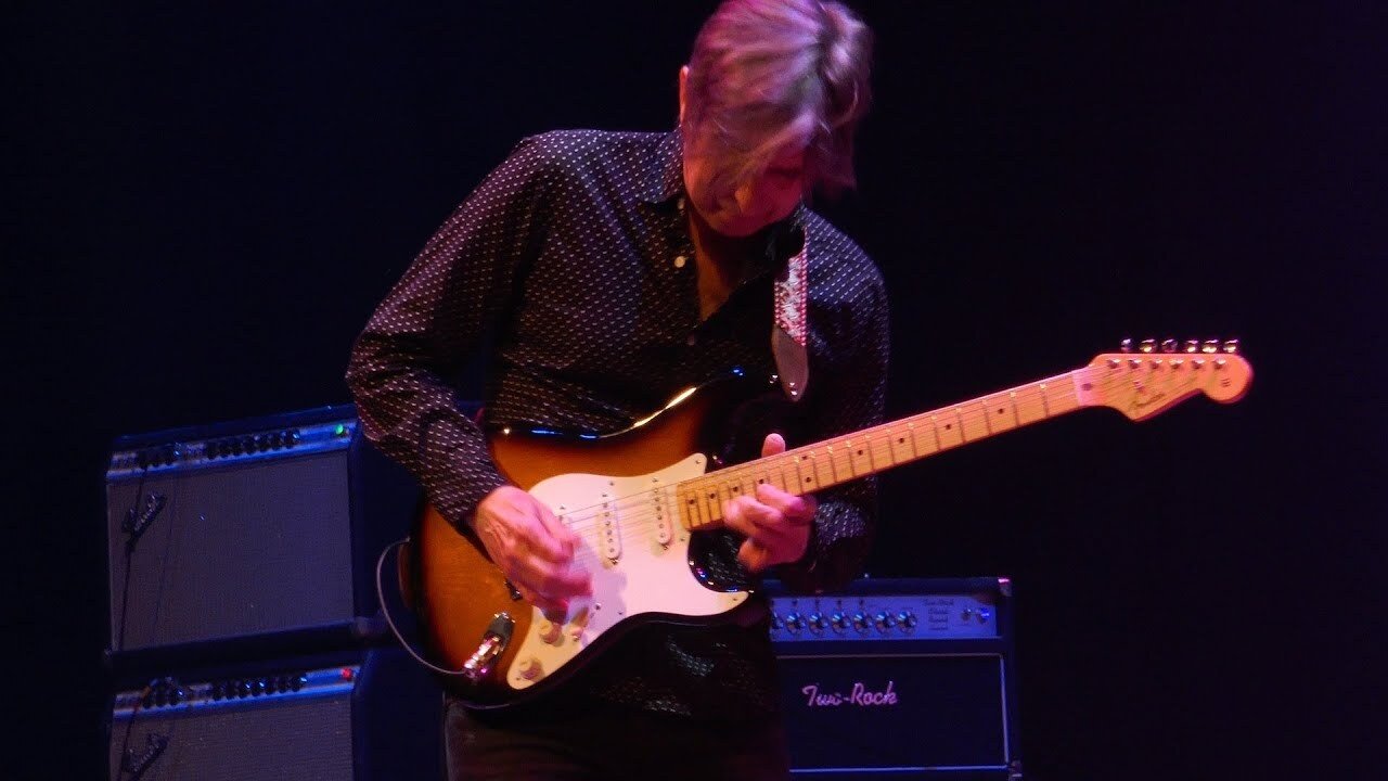Eric Johnson: Live from the Grove Background