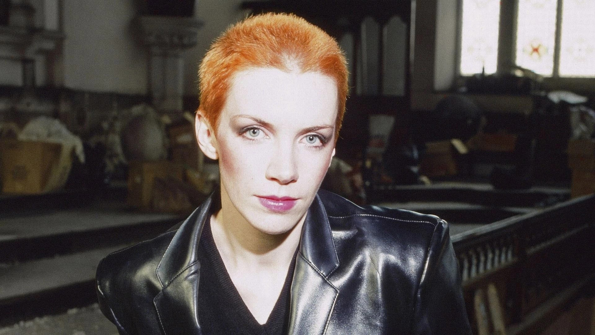 Annie Lennox : De Eurythmics à l'engagement, itinéraire d'une icône pop Background