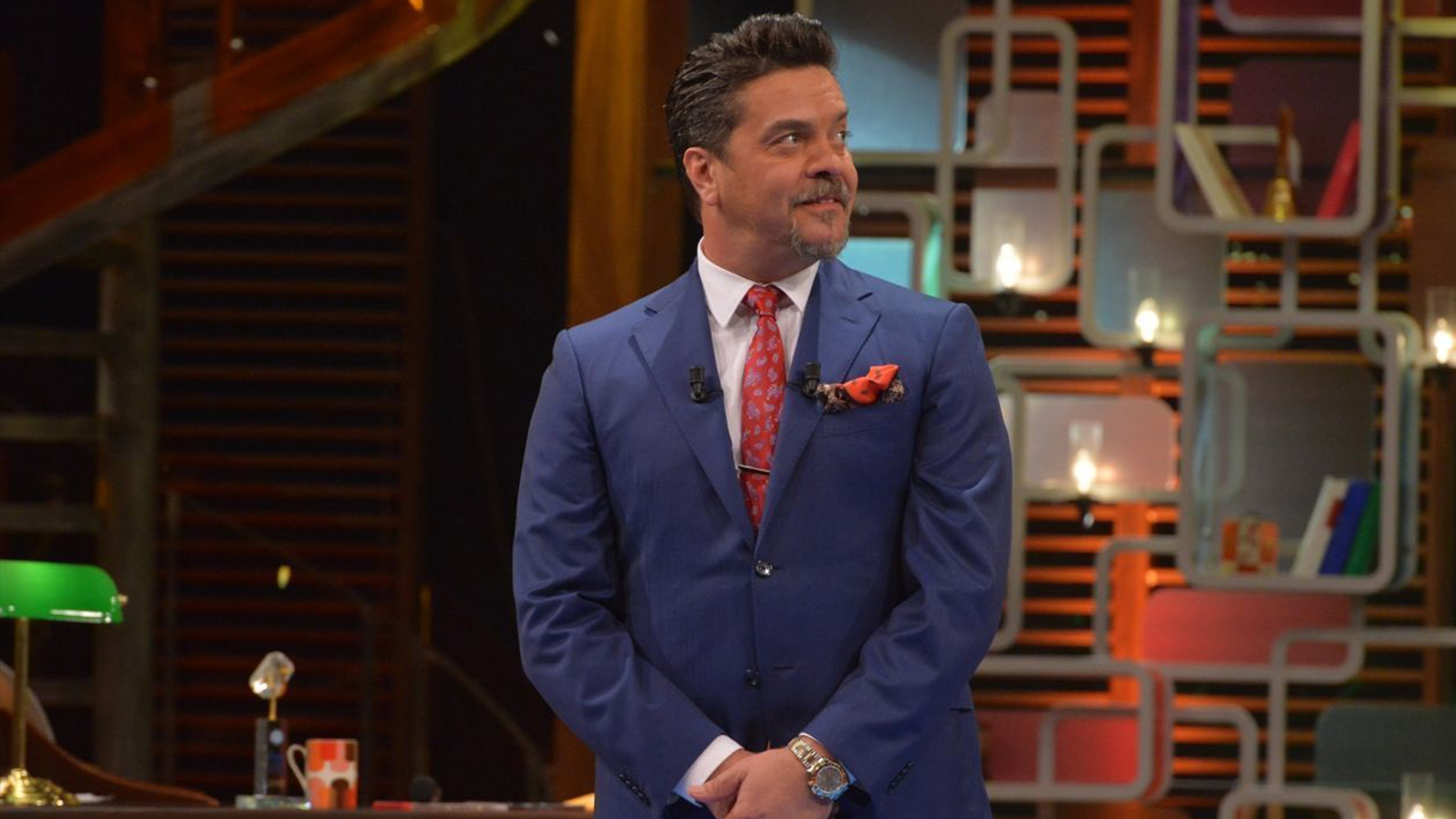 Beyaz Show Background