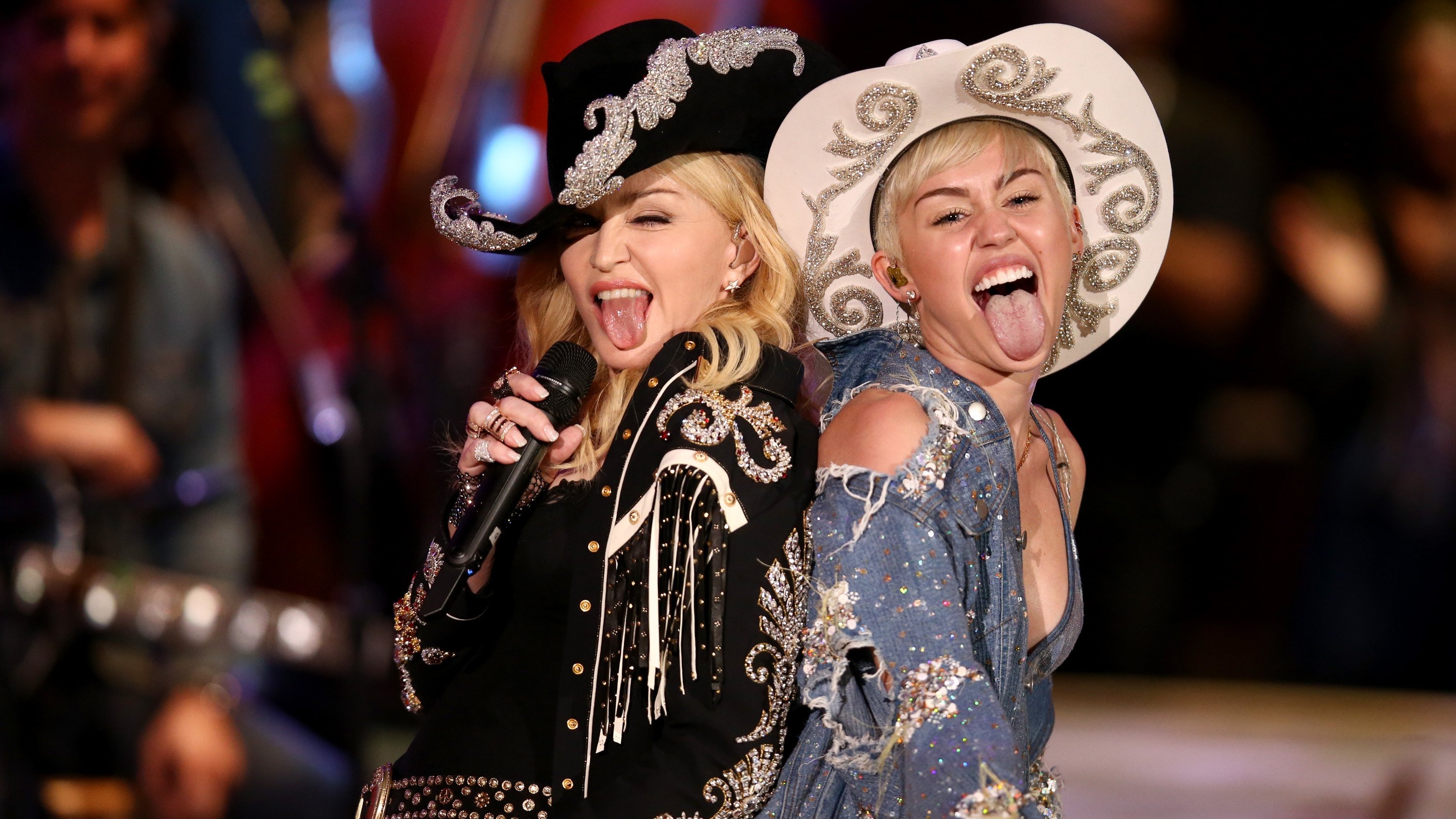 Miley Cyrus: MTV Unplugged Background