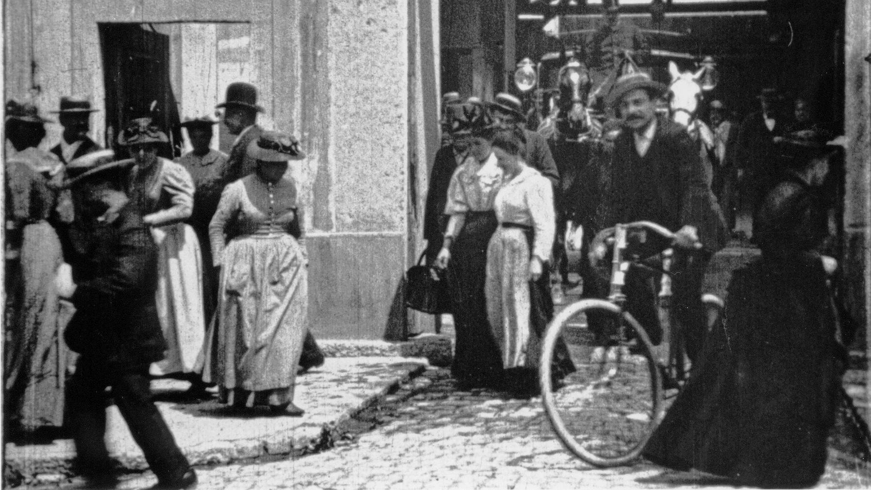 Workers Leaving the Lumière Factory Background