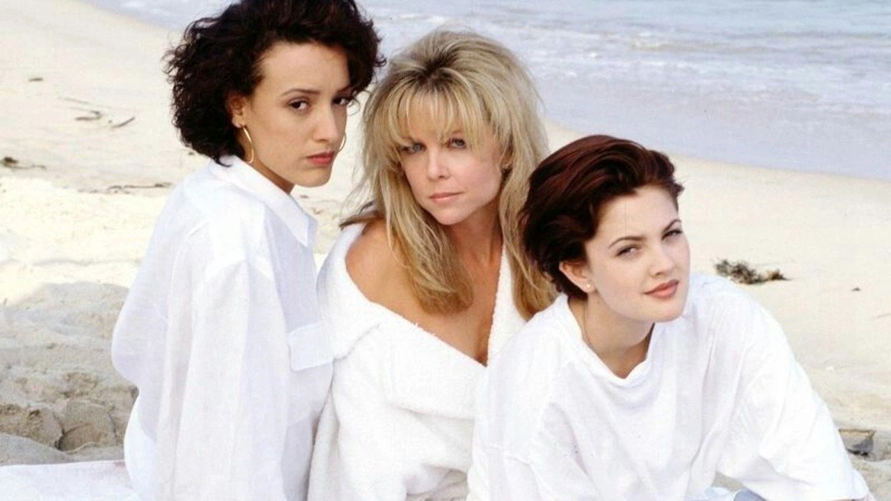 2000 Malibu Road Background