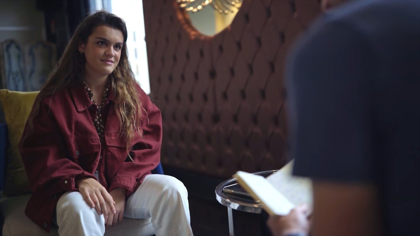 Amaia: Una vuelta al sol Background