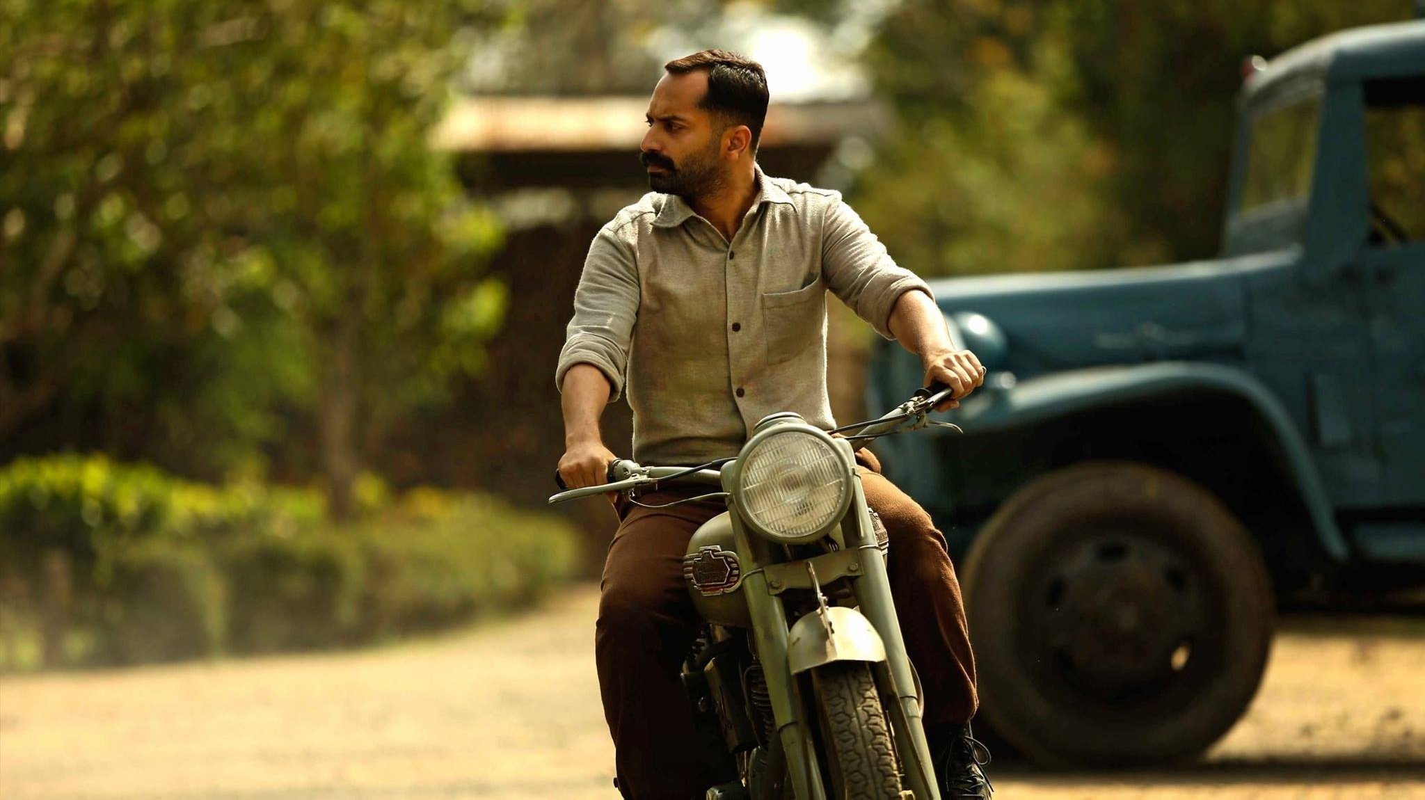 Iyobinte Pusthakam Background