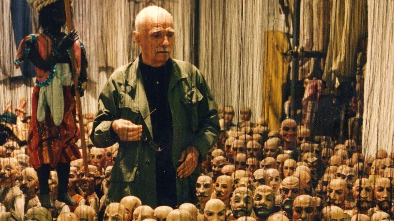 Monicelli: La versione di Mario Background