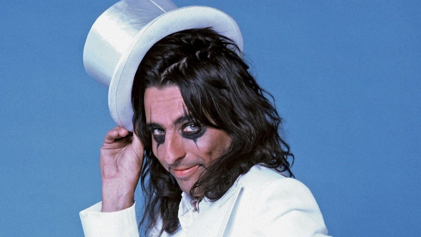 Good to See You Again, Alice Cooper Background