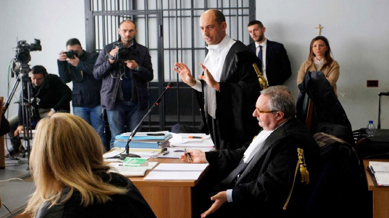 Un giorno in pretura Background